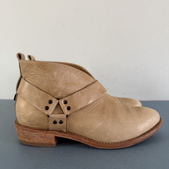 Koolaburra by UGG Santa Barbara Dame Leather Light Tan Harness Ankle Booties - Picture 3 of 9